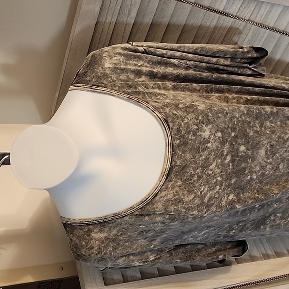 Guilded intent brand distressed TShirt - Picture 2 of 10